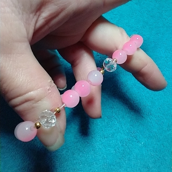 Goldtone pink clear beaded white flowers floral stretch bracelet - Picture 2 of 3